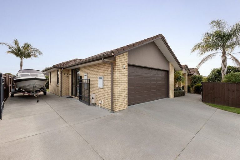 Photo of property in 8 Seabreeze Place, Papamoa Beach, Papamoa, 3118