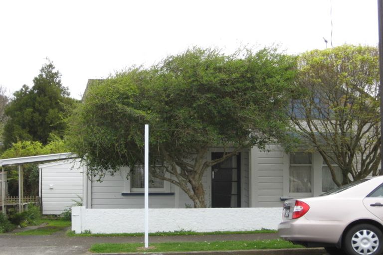 Photo of property in 43 Gilbert Street, New Plymouth, 4310