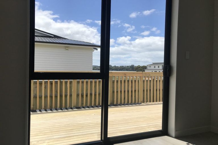 Photo of property in 27 Craigs Way, Hobsonville, Auckland, 0616