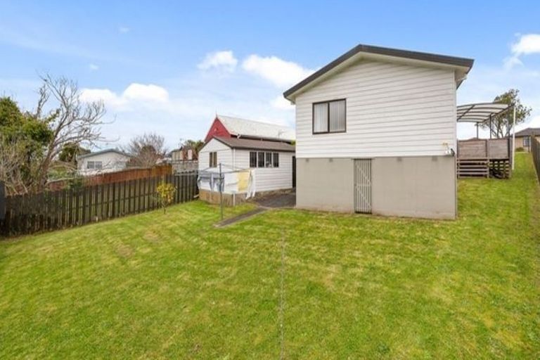 Photo of property in 71 Etherton Drive, Weymouth, Auckland, 2103
