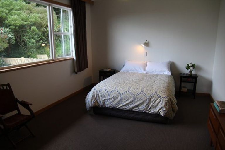 Photo of property in 27 Tio Tio Road, Miramar, Wellington, 6022