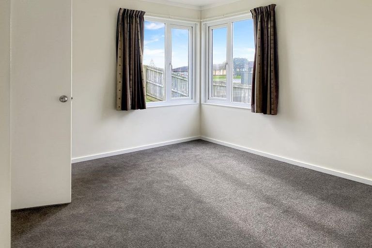 Photo of property in 3190 Great North Road, New Lynn, Auckland, 0600