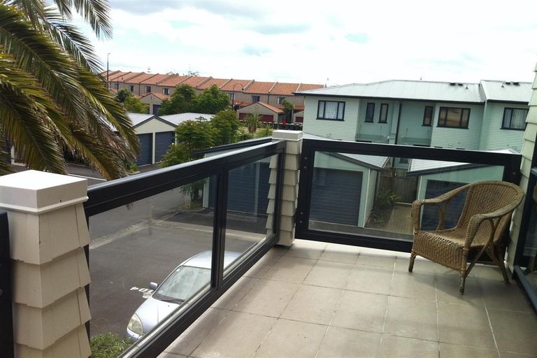 Photo of property in 129/2 Armoy Drive, East Tamaki, Auckland, 2016