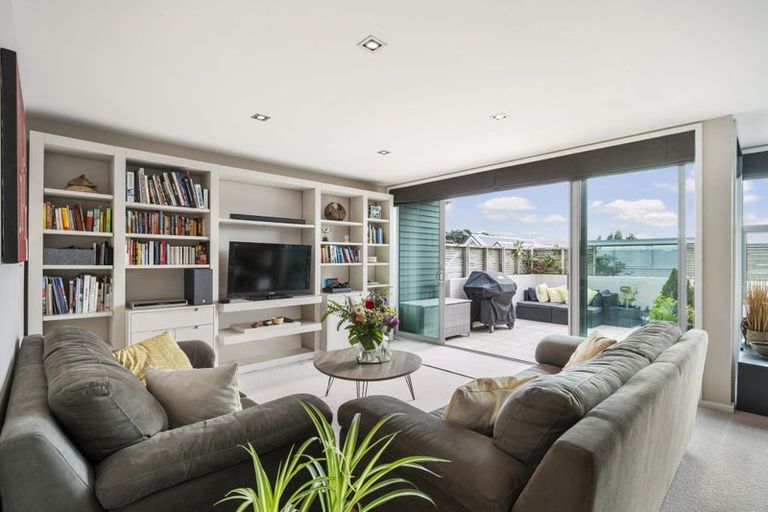 Photo of property in 36 Mantell Street, Seatoun, Wellington, 6022