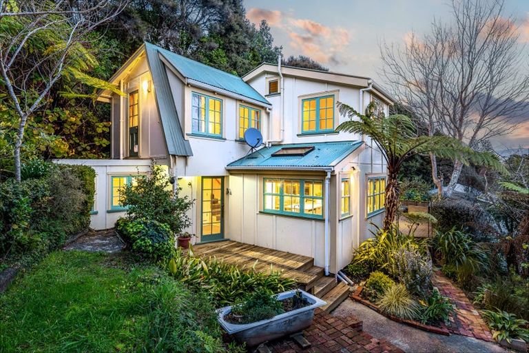 Photo of property in 28 Kiriwai Road, Paremata, Porirua, 5024