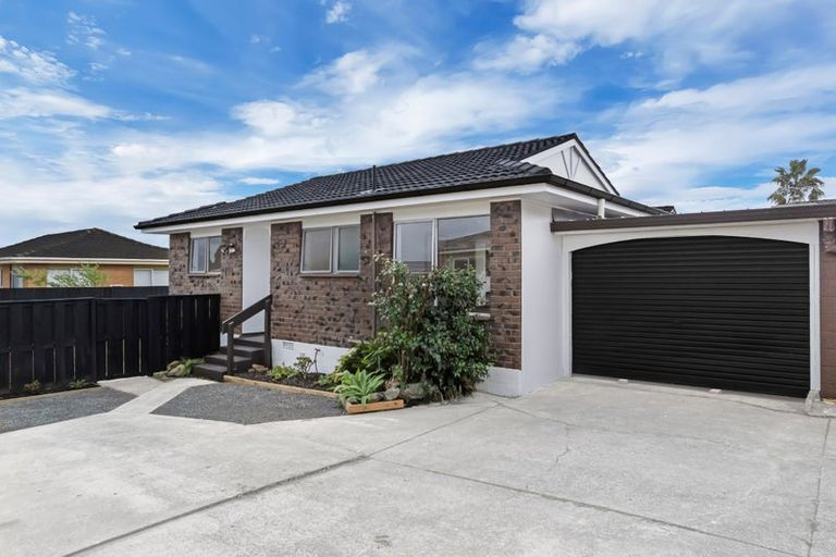 Photo of property in 2/37 Blacklock Avenue, Henderson, Auckland, 0612