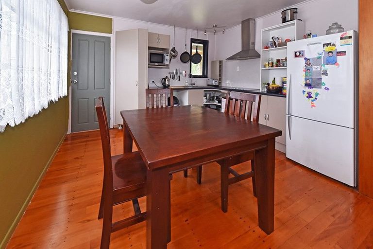 Photo of property in 16 Claymore Street, Manurewa, Auckland, 2102