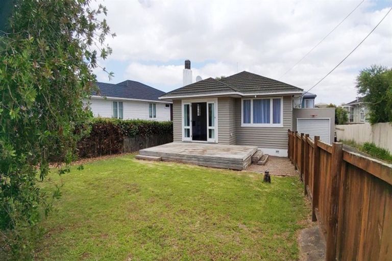 Photo of property in 1/10 Walter Street, Hauraki, Auckland, 0622