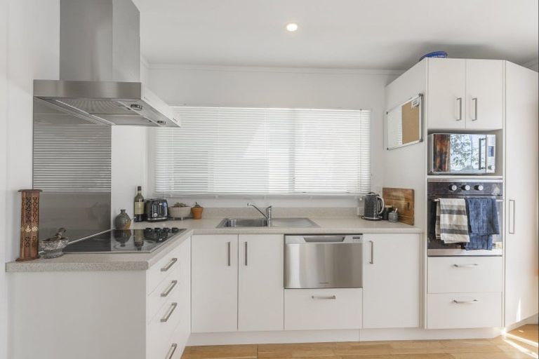 Photo of property in 12 Kowhai Grove, Raumati Beach, Paraparaumu, 5032