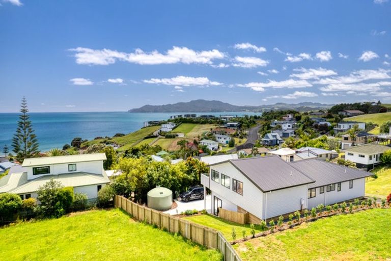 Photo of property in 77 Stratford Drive, Cable Bay, 0420