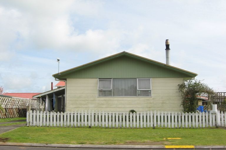 Photo of property in 22 Nikau Street, Inglewood, 4330