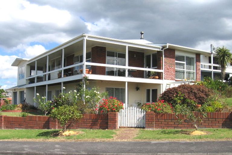 Photo of property in 2 Parkside Road, West Harbour, Auckland, 0618