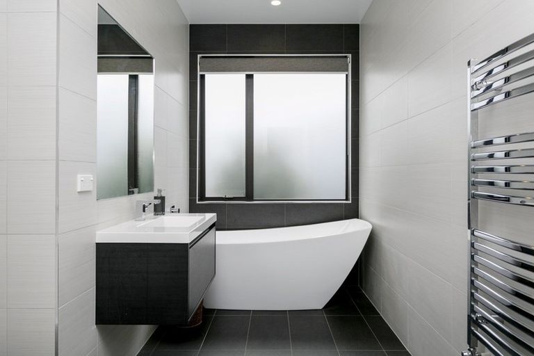 Photo of property in 12 Pukenamu Road, Rainbow Point, Taupo, 3330