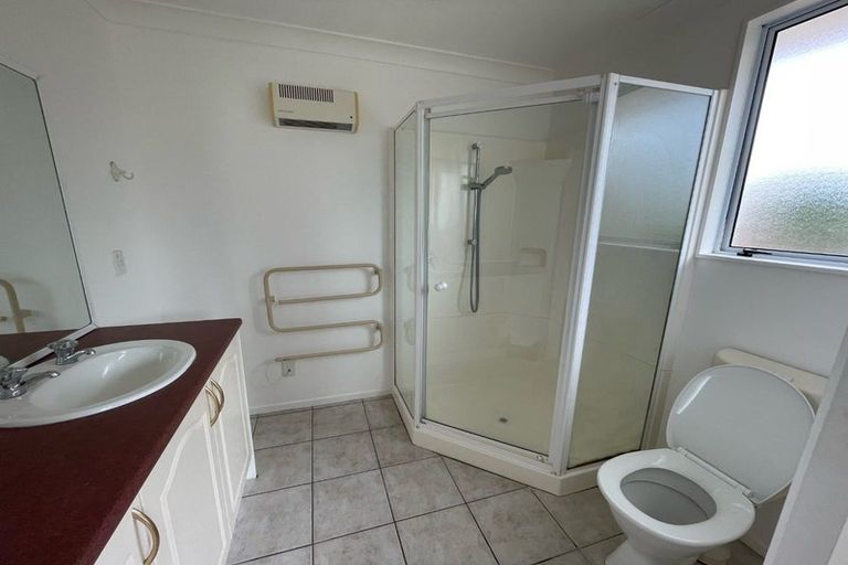 Photo of property in 22 Bearing West Court, Paraparaumu, 5032