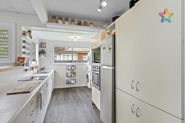 Photo of property in 114 Waddington Drive, Naenae, Lower Hutt, 5011