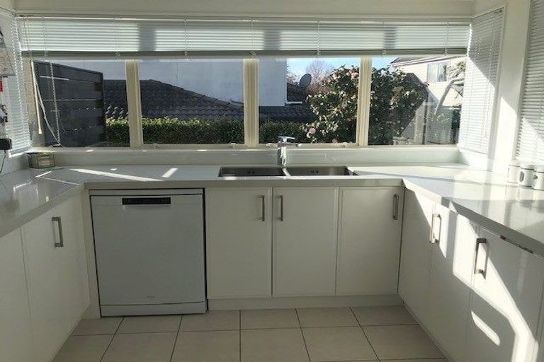 Photo of property in 2/270 Cascades Road, Botany Downs, Auckland, 2010