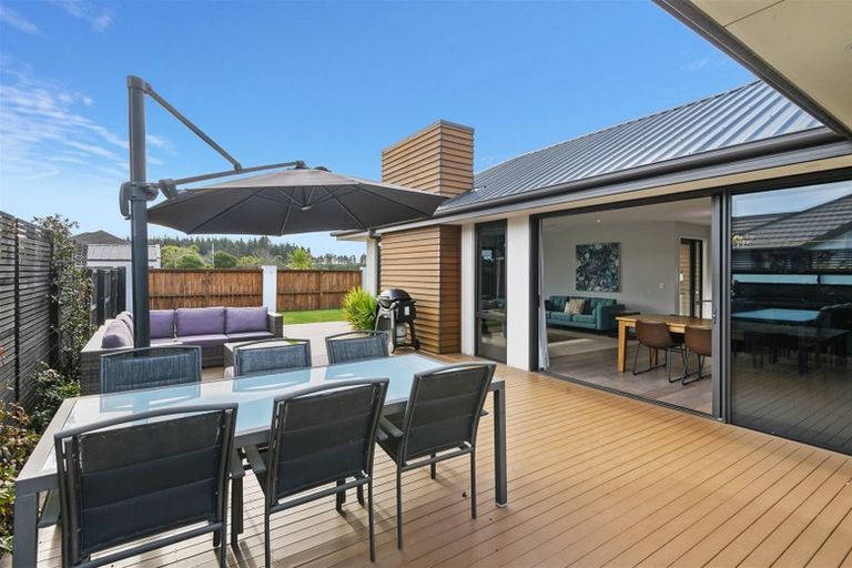 Photo of property in 98 Broadhaven Avenue, Parklands, Christchurch, 8083