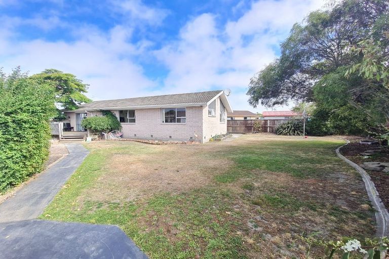 Photo of property in 18 Tamarisk Place, Parklands, Christchurch, 8083