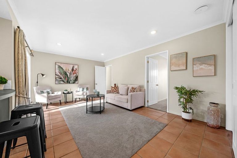 Photo of property in 3 Russett Grove, Henderson, Auckland, 0612