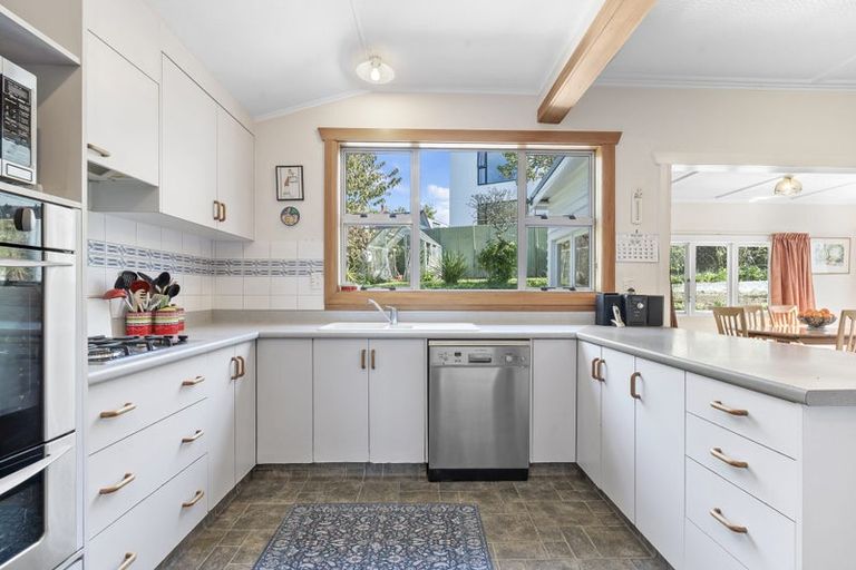 Photo of property in 3 Barrett Street, Westown, New Plymouth, 4310