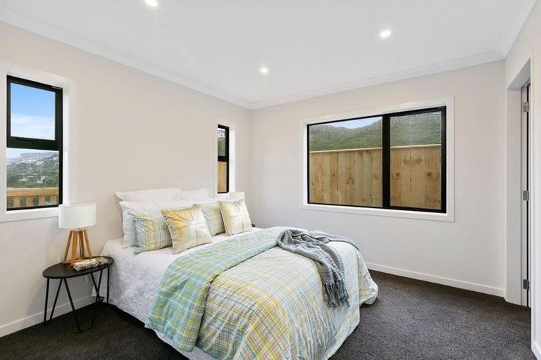 Photo of property in 6 Pihipihi Way, Crofton Downs, Wellington, 6035