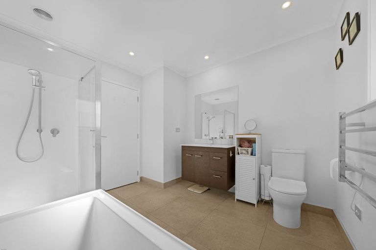 Photo of property in 12 Hoiho Road, Pukekohe, 2120