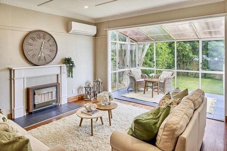 Photo of property in 57 Ranui Terrace, Tawa, Wellington, 5028