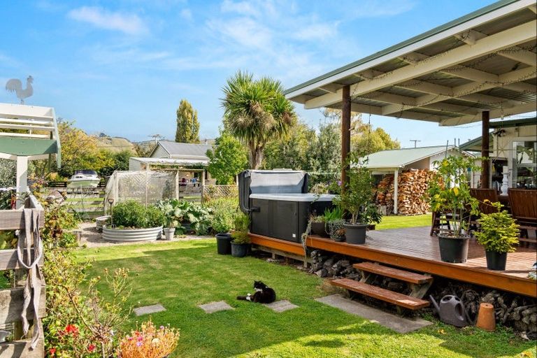 Photo of property in 6 Kanakanaia Road, Te Karaka, 4022