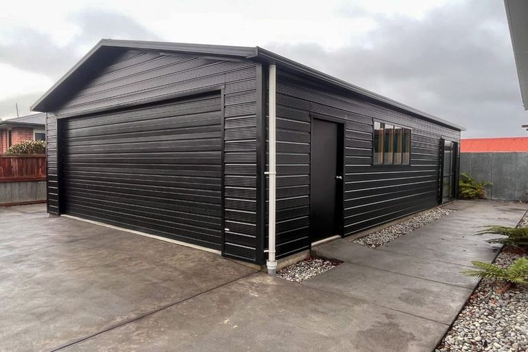 Photo of property in 16 Daniels Road, Redwood, Christchurch, 8051