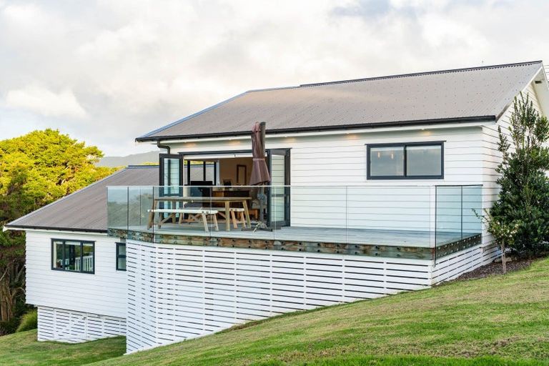 Photo of property in 15 Blue Moon Rise, Langs Beach, 0582