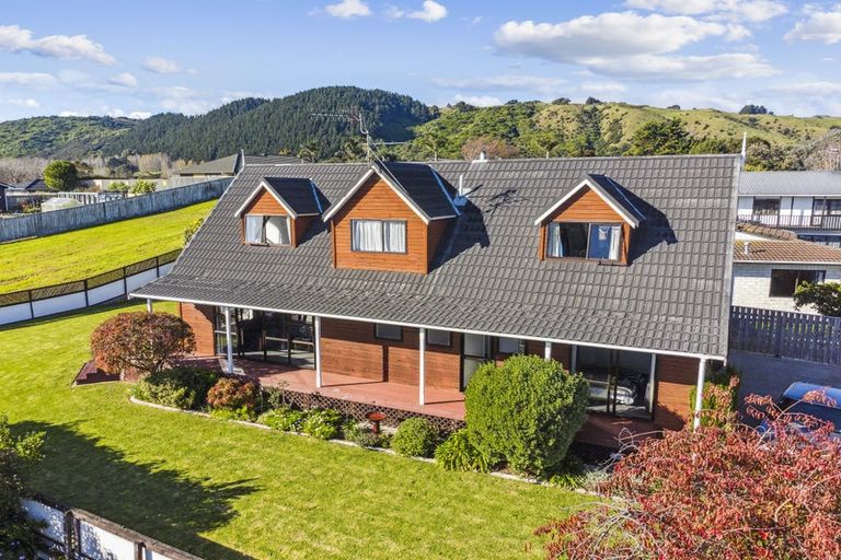Photo of property in 77 Aorangi Road, Paraparaumu, 5032