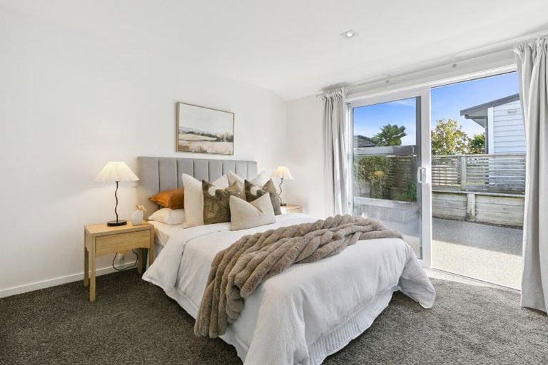 Photo of property in 11a Pinkerton Grove, Newlands, Wellington, 6037