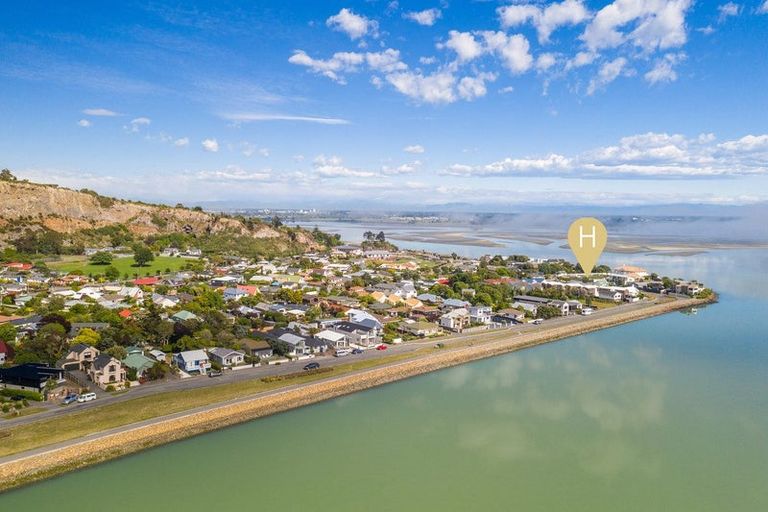 Photo of property in 87 Beachville Road, Redcliffs, Christchurch, 8081
