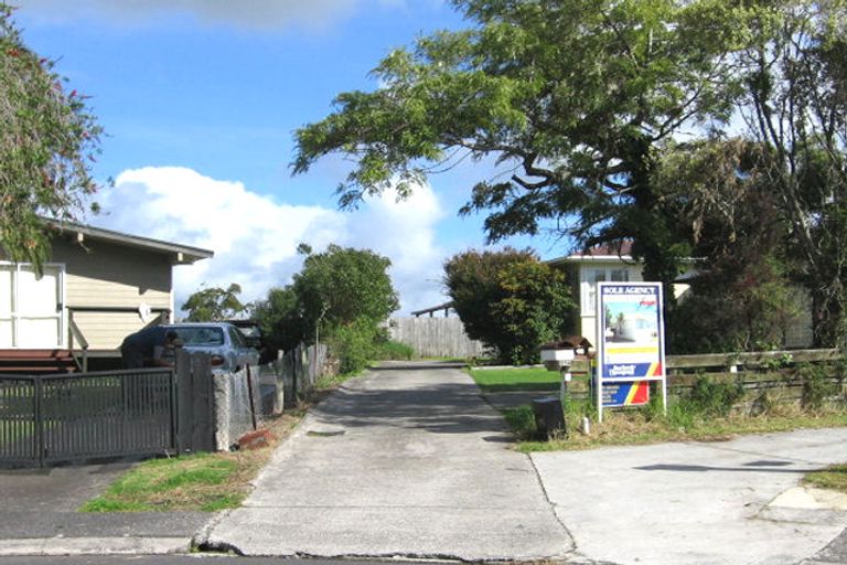 Photo of property in 24 Justin Place, Te Atatu Peninsula, Auckland, 0610