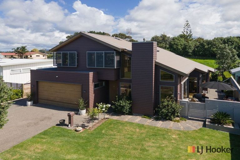 Photo of property in 5 Ian Place, Waihi Beach, 3611