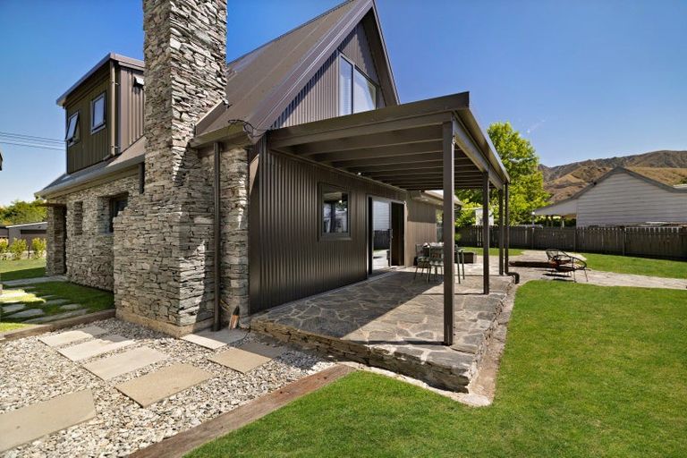 Photo of property in 1 Thames Street, Arrowtown, 9302