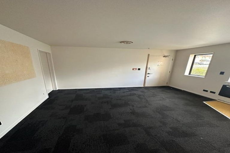 Photo of property in 3/125 Carrington Road, Point Chevalier, Auckland, 1025
