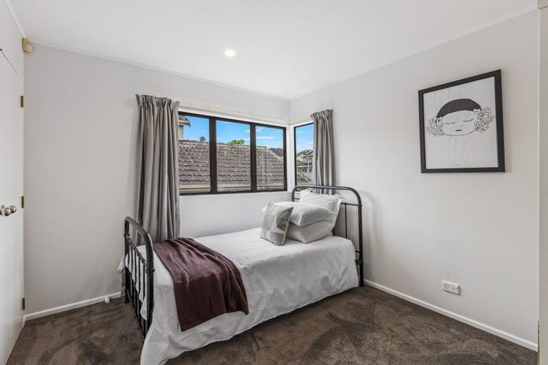 Photo of property in 6 Rathmullen Place, Pinehill, Auckland, 0632