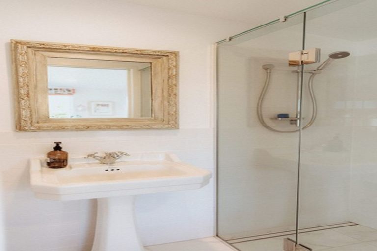 Photo of property in 22 Melandra Road, Stanmore Bay, Whangaparaoa, 0932