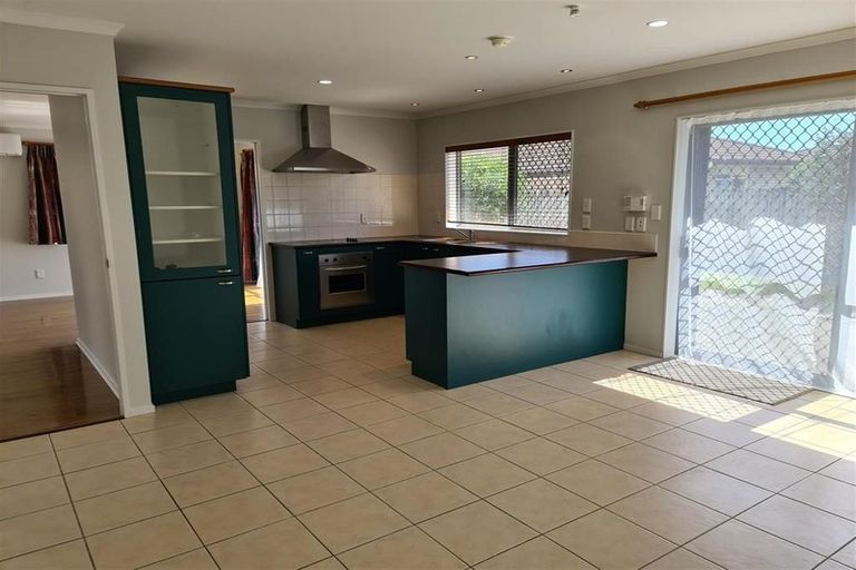 Photo of property in 6 Anrath Close, East Tamaki, Auckland, 2016