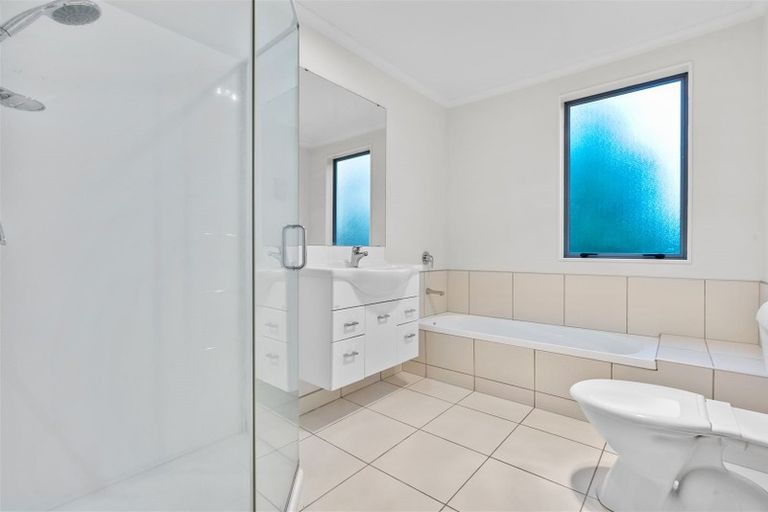 Photo of property in 15 The Track, Takanini, 2112