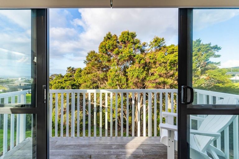 Photo of property in 15 Blue Moon Rise, Langs Beach, 0582