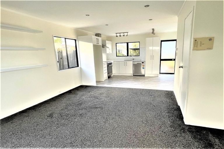 Photo of property in 13 Benchmark Drive, Massey, Auckland, 0614