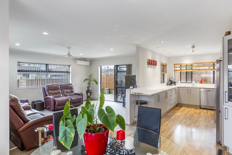 Photo of property in 28 Riverside Road, Orewa, 0931