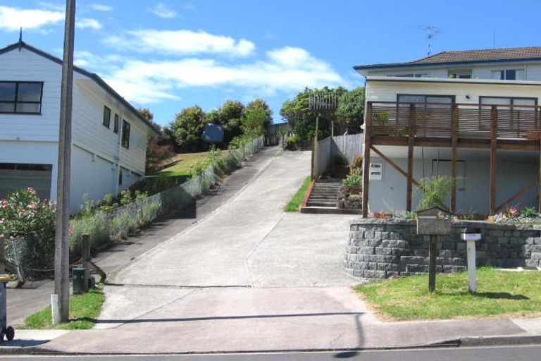 Photo of property in 1/59 Santiago Crescent, Unsworth Heights, Auckland, 0632
