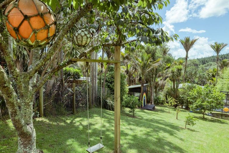 Photo of property in 213 Motutara Road, Muriwai, Waimauku, 0881