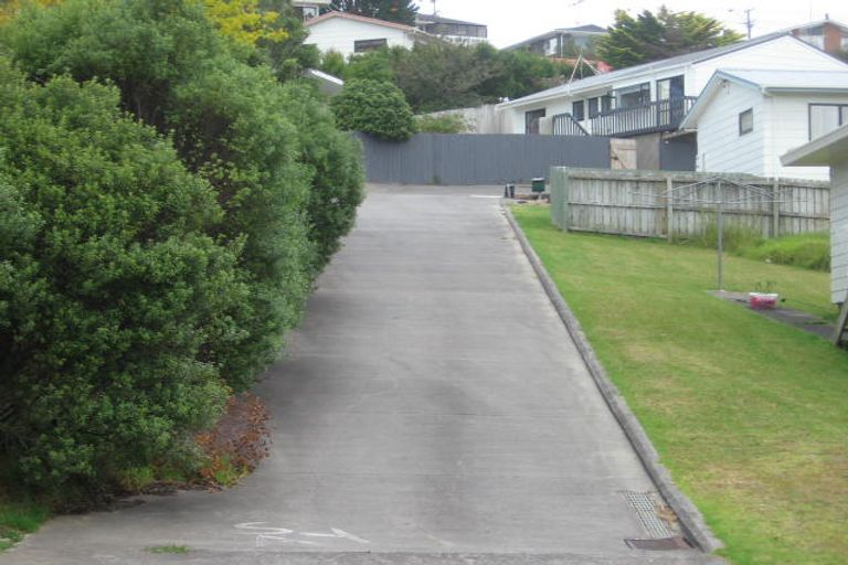 Photo of property in 2/69 Trias Road, Totara Vale, Auckland, 0629