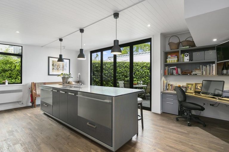 Photo of property in 27 Drivers Road, Maori Hill, Dunedin, 9010