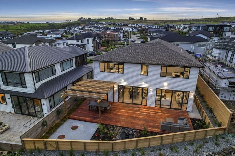 Photo of property in 7 Kina Place, Long Bay, Auckland, 0630