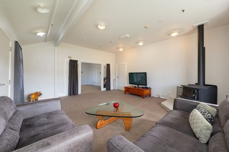 Photo of property in 21 Ongo Road, Hunterville, 4730